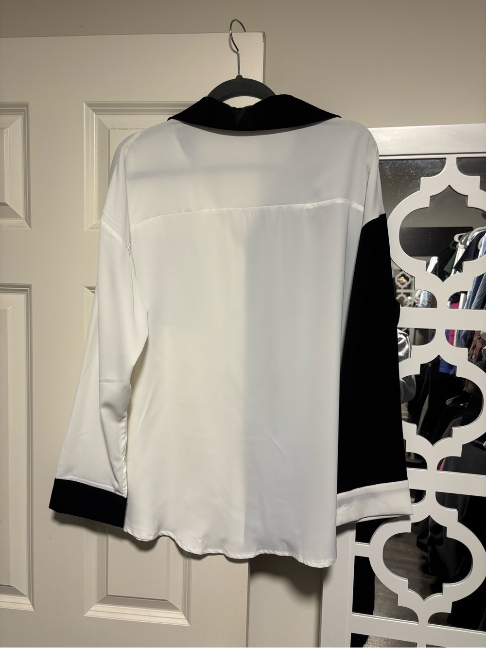 Colorblock Satin Button-Up Shirt - Picture 3 of 4